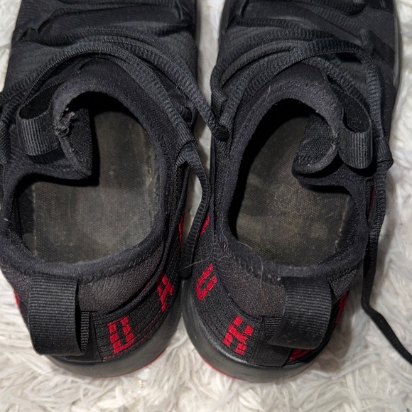 Jordan Black and Red Shoes - Picture 13 of 13